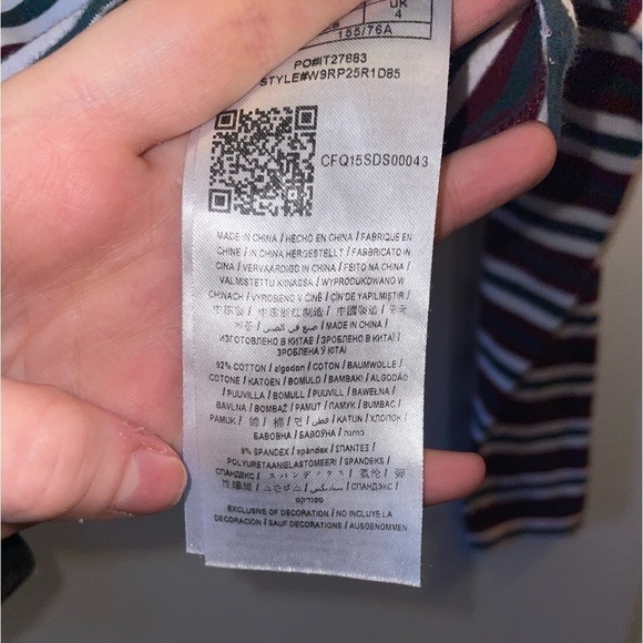 🖤 GUESS Cropped long sleeve top​​​​​​​ 🖤 - Picture 5 of 6